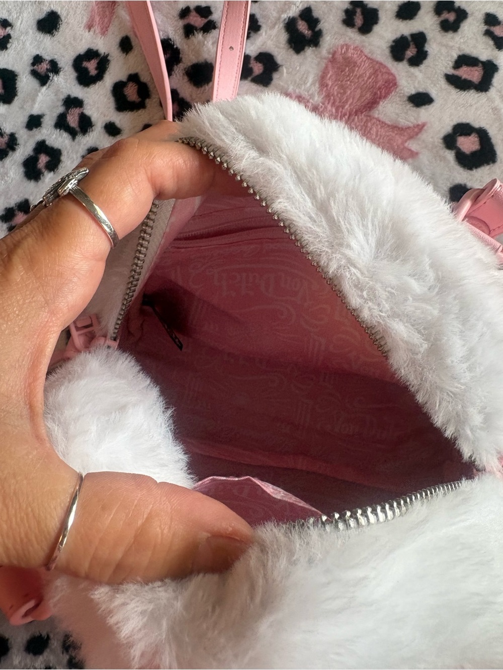 Von Dutch White Faux Fur Kids bowling bag with Pink Trim - Picture 2 of 5